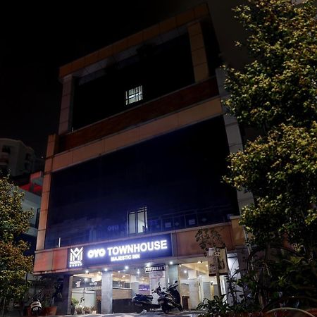 Oyo Townhouse 595 Majestic Inn Kochi Extérieur photo