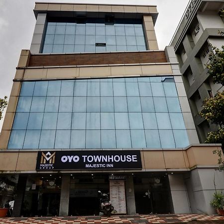 Oyo Townhouse 595 Majestic Inn Kochi Extérieur photo