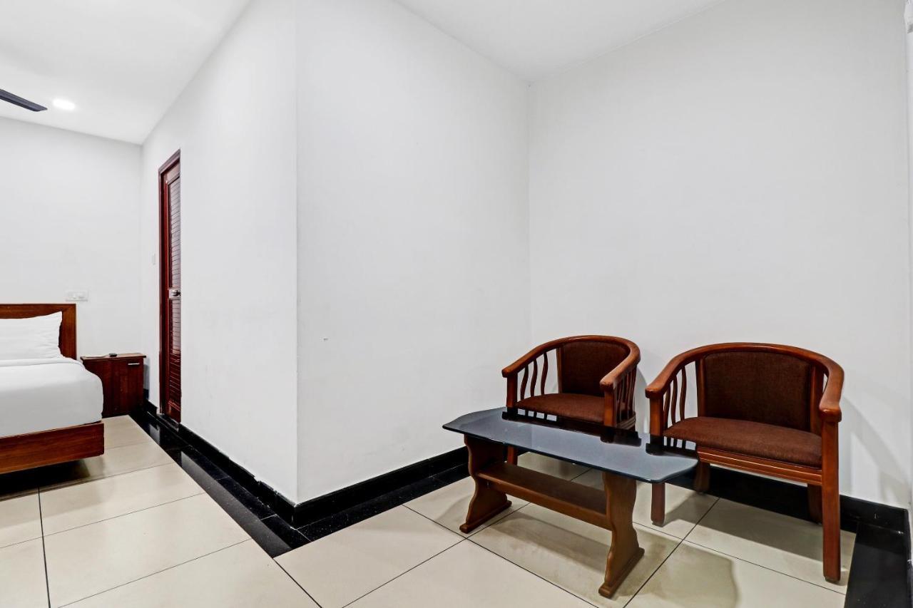 Oyo Townhouse 595 Majestic Inn Kochi Extérieur photo
