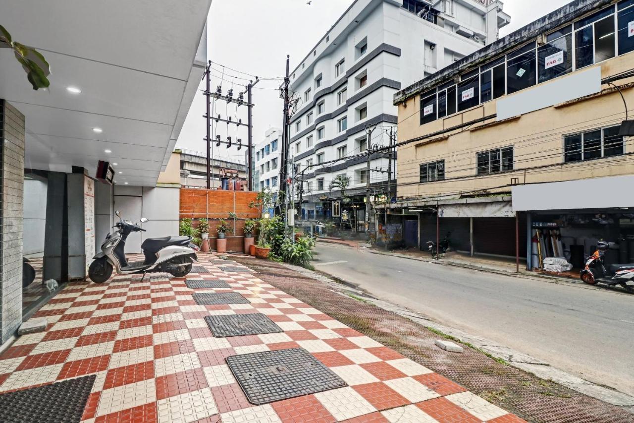 Oyo Townhouse 595 Majestic Inn Kochi Extérieur photo