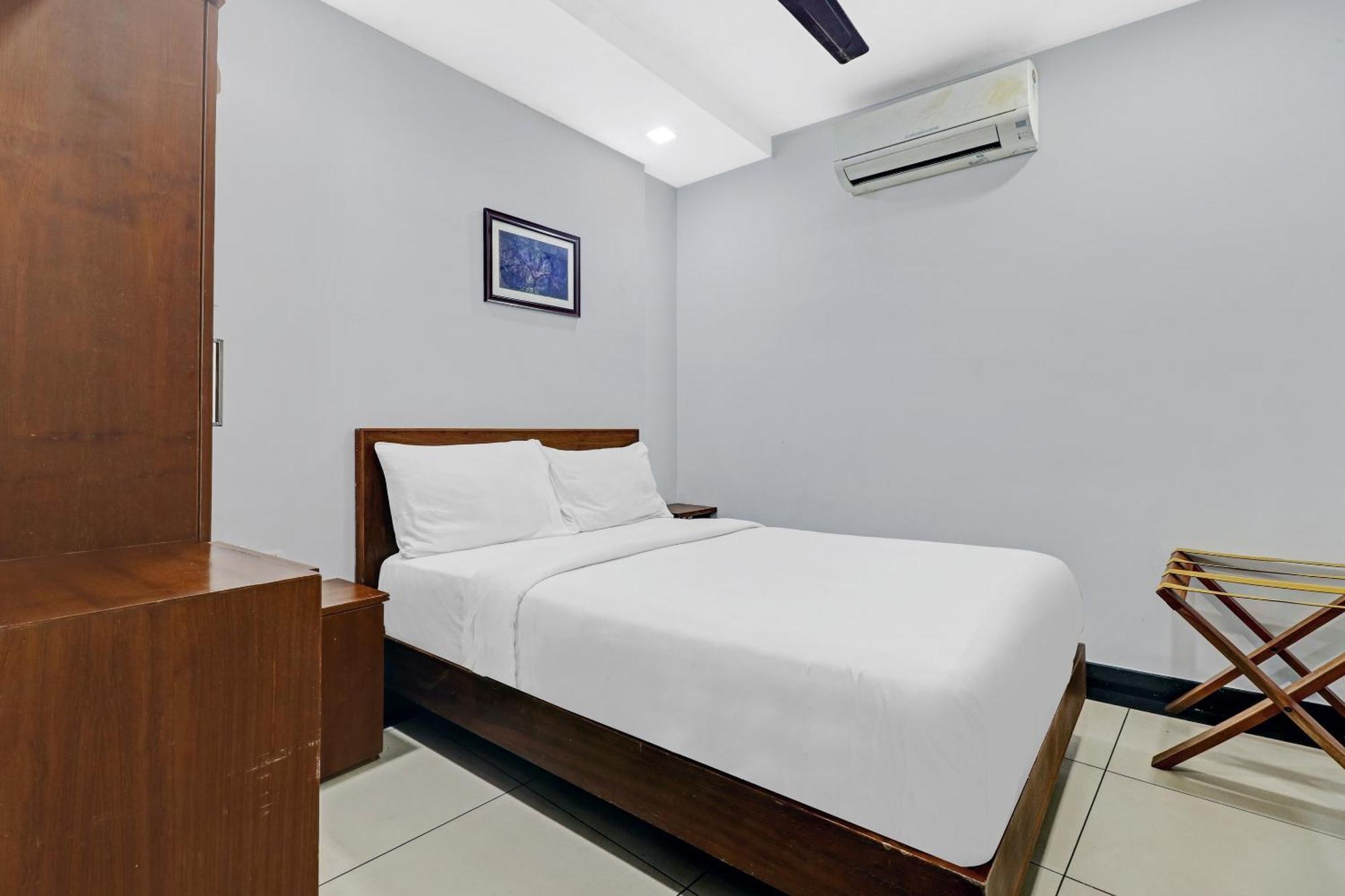 Oyo Townhouse 595 Majestic Inn Kochi Extérieur photo