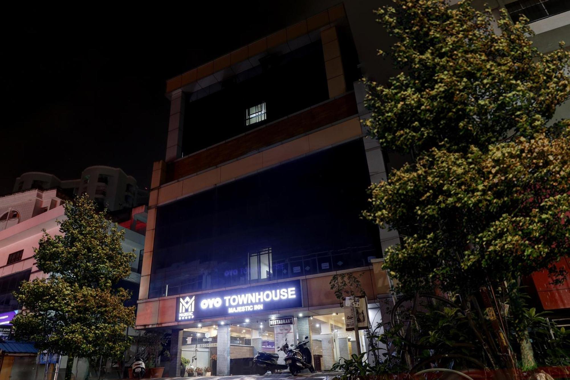 Oyo Townhouse 595 Majestic Inn Kochi Extérieur photo