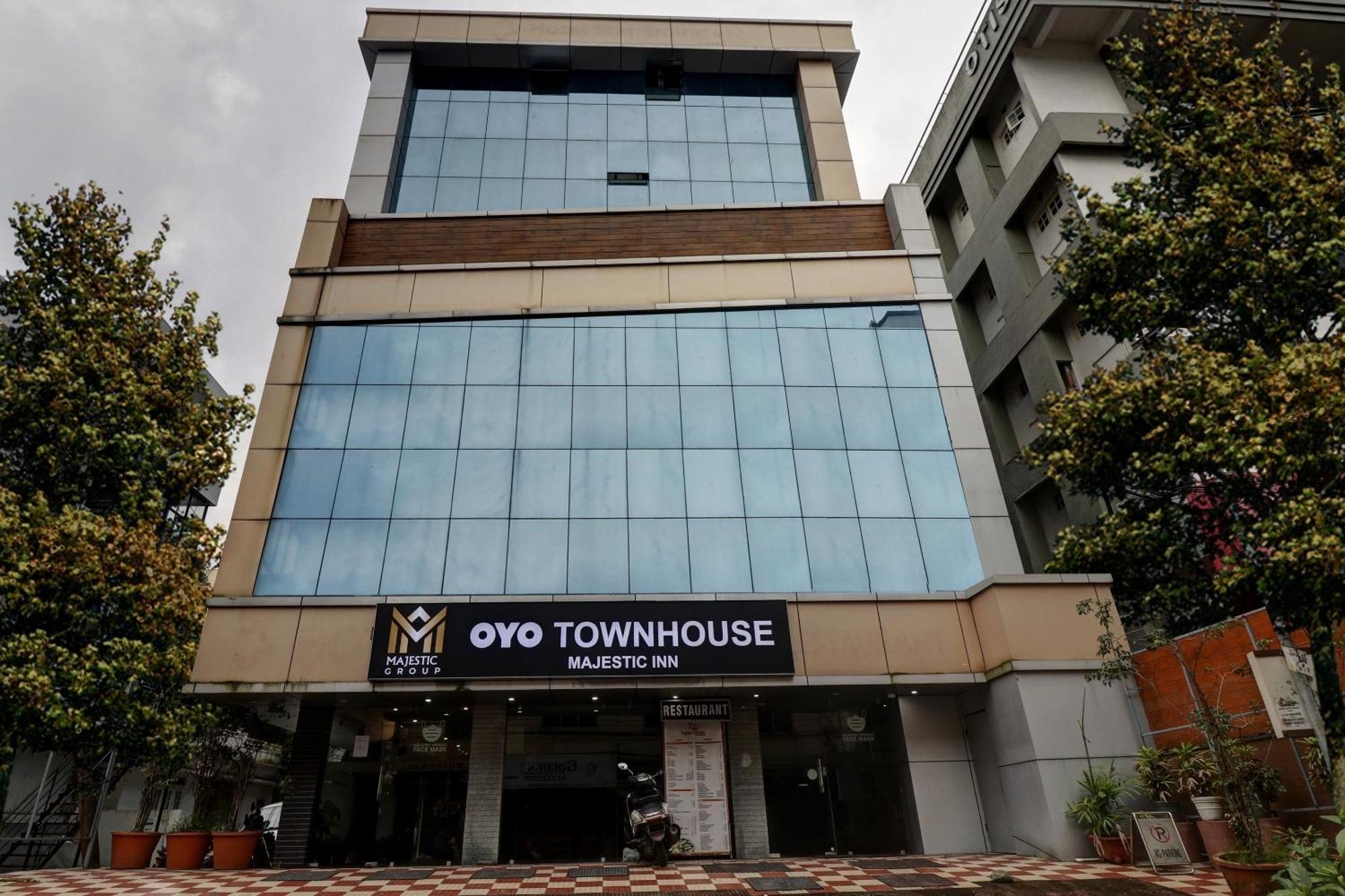 Oyo Townhouse 595 Majestic Inn Kochi Extérieur photo